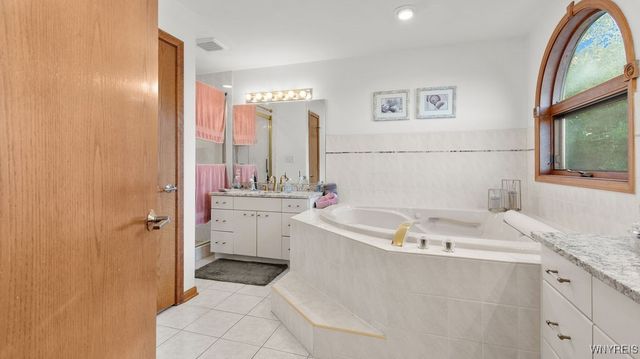 4892 Eastbrooke Place, Clarence, NY 14221