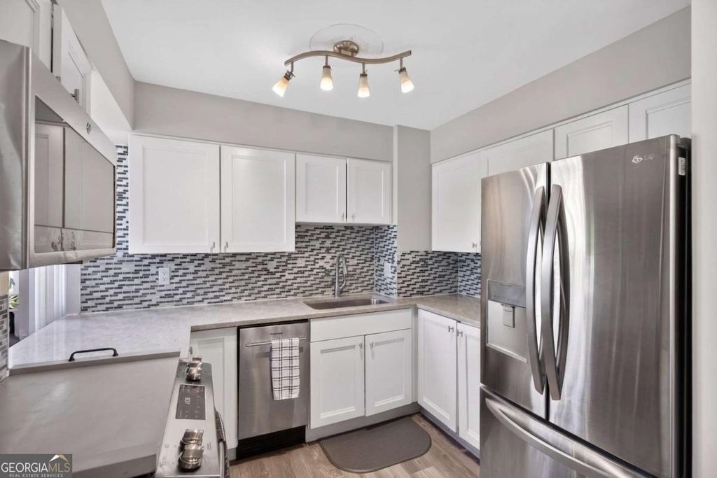 2479 Peachtree Road NE 214, Atlanta, GA 30305