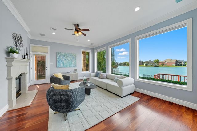 5934 Stratford Gardens Drive, Sugar Land, TX 77479