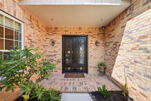 5934 Stratford Gardens Drive, Sugar Land, TX 77479