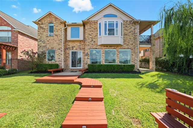 5934 Stratford Gardens Drive, Sugar Land, TX 77479