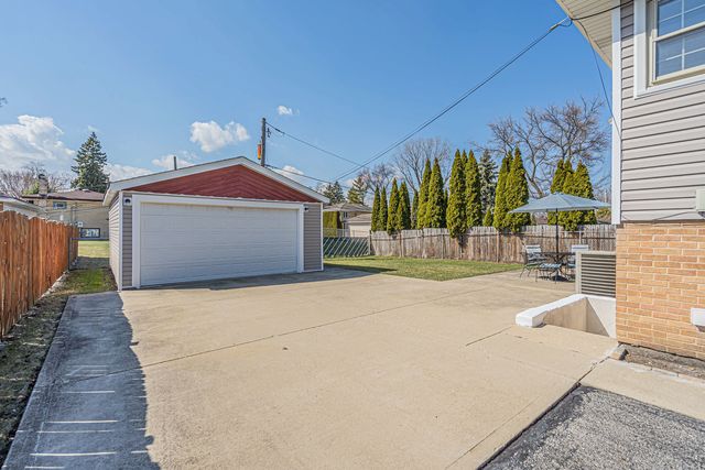 2054 Birch Street, Des Plaines, IL 60018