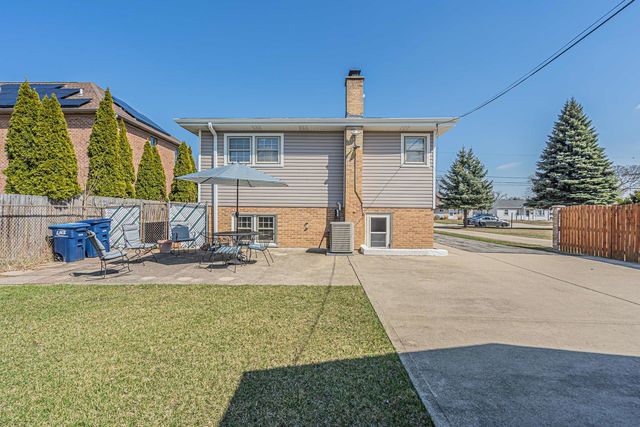 2054 Birch Street, Des Plaines, IL 60018