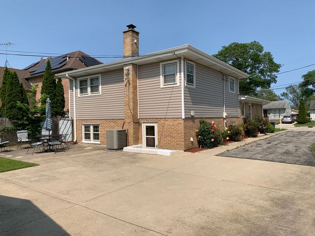2054 Birch Street, Des Plaines, IL 60018