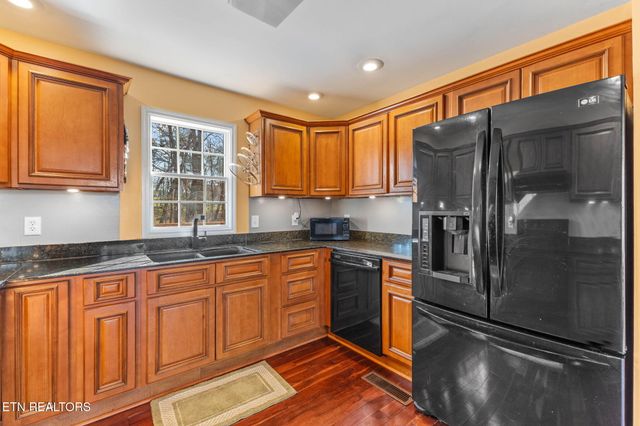 1221 Live Oak Circle, Knoxville, TN 37932