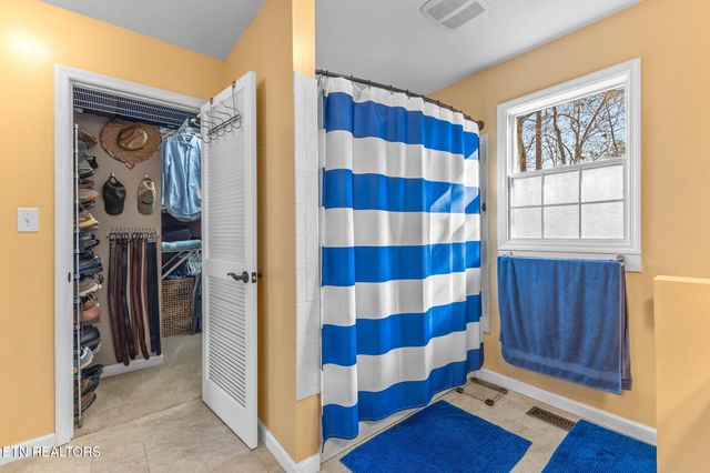 1221 Live Oak Circle, Knoxville, TN 37932