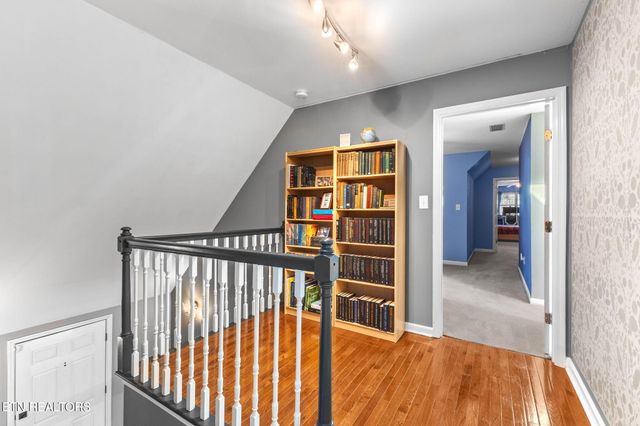 1221 Live Oak Circle, Knoxville, TN 37932