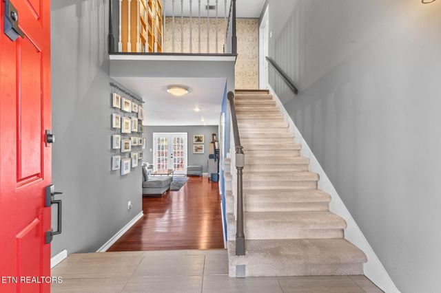 1221 Live Oak Circle, Knoxville, TN 37932