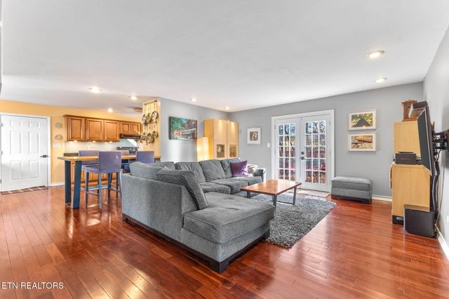 1221 Live Oak Circle, Knoxville, TN 37932