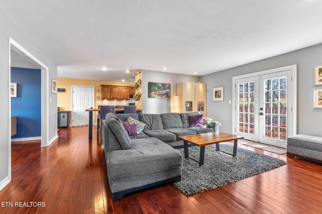 1221 Live Oak Circle, Knoxville, TN 37932