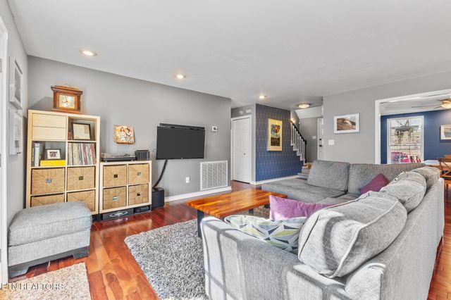 1221 Live Oak Circle, Knoxville, TN 37932