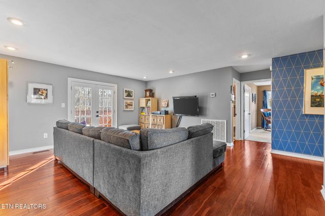 1221 Live Oak Circle, Knoxville, TN 37932