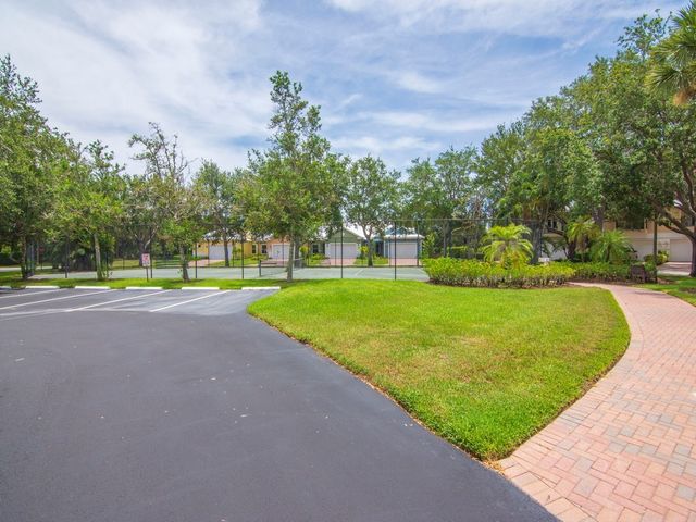 1805 Bridgepointe Circle 3, Vero Beach, FL 32967