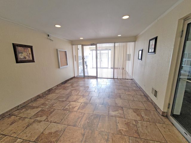 1227 S Harlem Avenue 208, Berwyn, IL 60402
