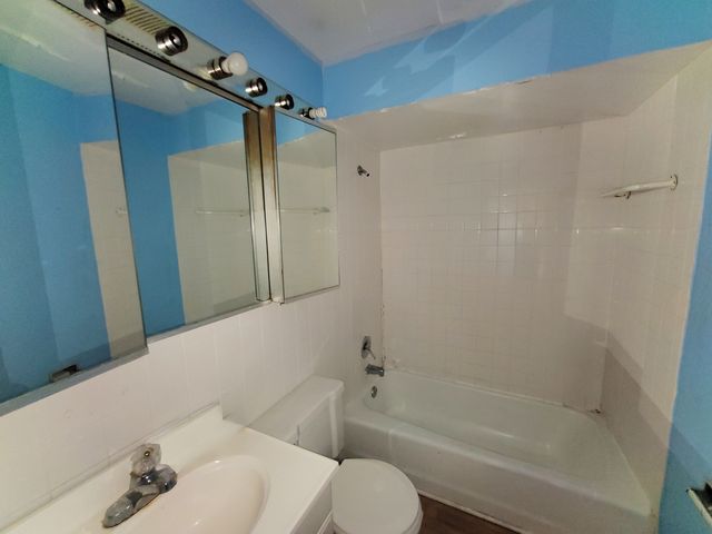 1227 S Harlem Avenue 208, Berwyn, IL 60402