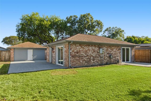 855 Silverpines Road, Houston, TX 77062