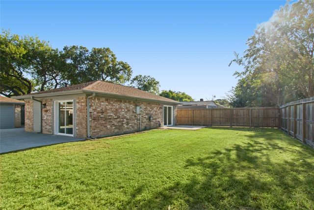 855 Silverpines Road, Houston, TX 77062
