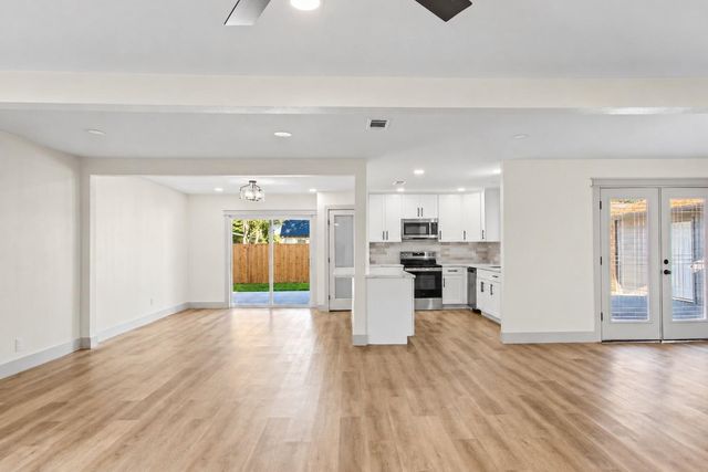 855 Silverpines Road, Houston, TX 77062