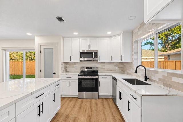 855 Silverpines Road, Houston, TX 77062