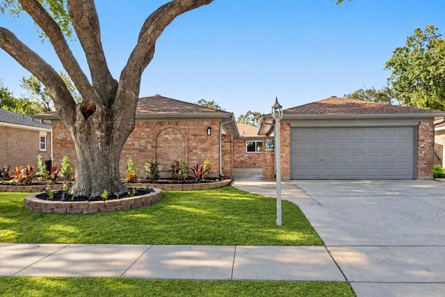855 Silverpines Road, Houston, TX 77062