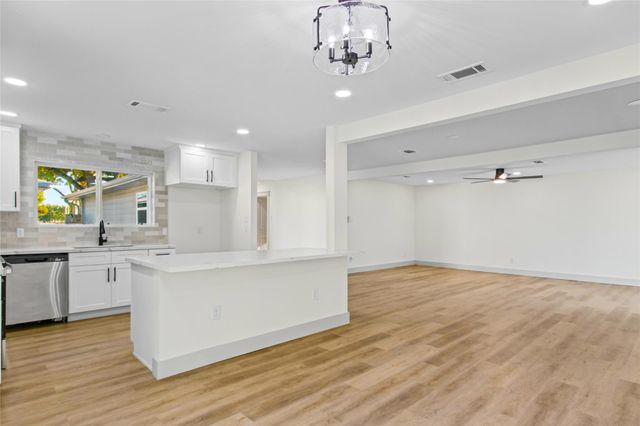 855 Silverpines Road, Houston, TX 77062