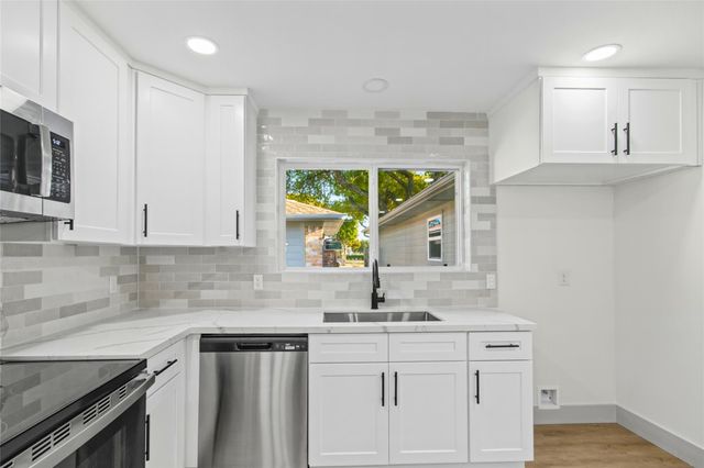 855 Silverpines Road, Houston, TX 77062
