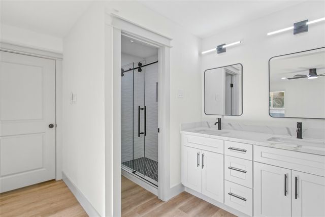 855 Silverpines Road, Houston, TX 77062