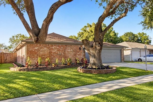 855 Silverpines Road, Houston, TX 77062