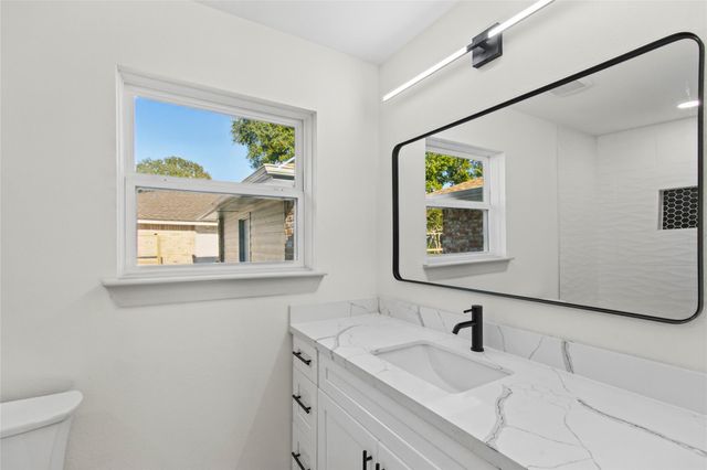 855 Silverpines Road, Houston, TX 77062