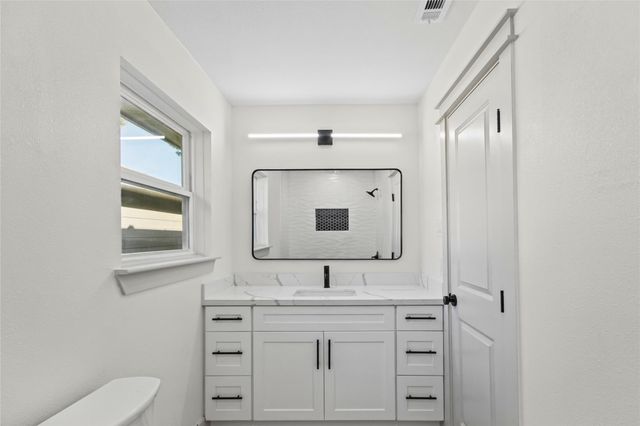 855 Silverpines Road, Houston, TX 77062