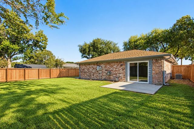 855 Silverpines Road, Houston, TX 77062