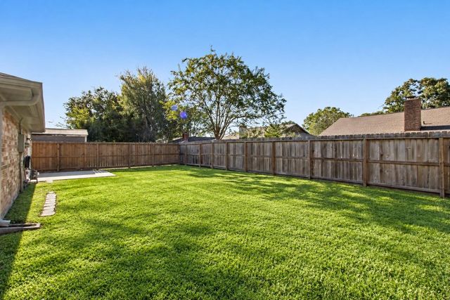 855 Silverpines Road, Houston, TX 77062