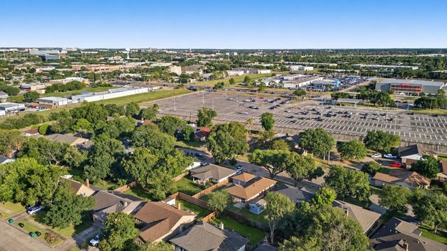 855 Silverpines Road, Houston, TX 77062
