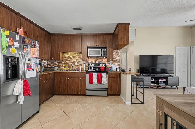 412 W IDLEWILD AVENUE, Tampa, FL 33604