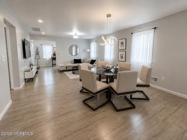 10 Pine Tree Road, Toms River, NJ 08753
