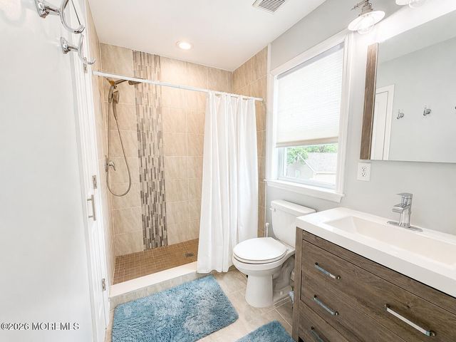 10 Pine Tree Road, Toms River, NJ 08753