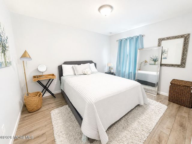10 Pine Tree Road, Toms River, NJ 08753
