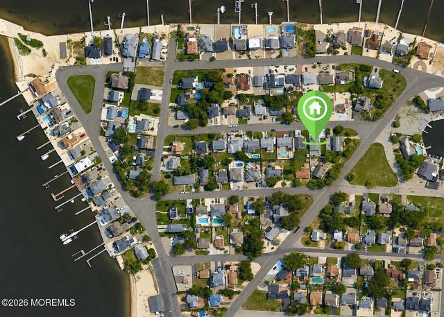 10 Pine Tree Road, Toms River, NJ 08753
