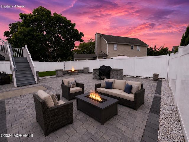 10 Pine Tree Road, Toms River, NJ 08753