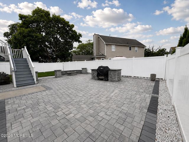 10 Pine Tree Road, Toms River, NJ 08753