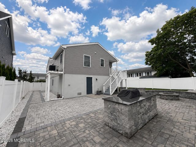 10 Pine Tree Road, Toms River, NJ 08753
