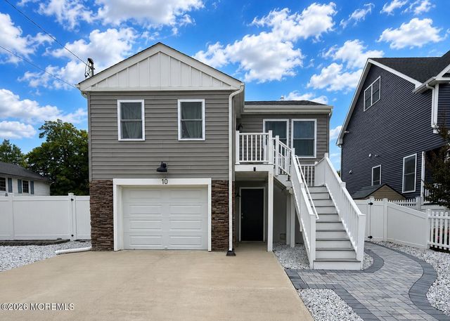 10 Pine Tree Road, Toms River, NJ 08753