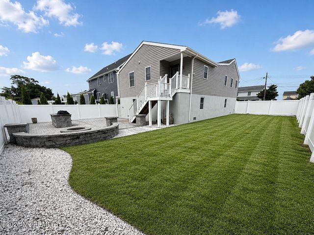 10 Pine Tree Road, Toms River, NJ 08753