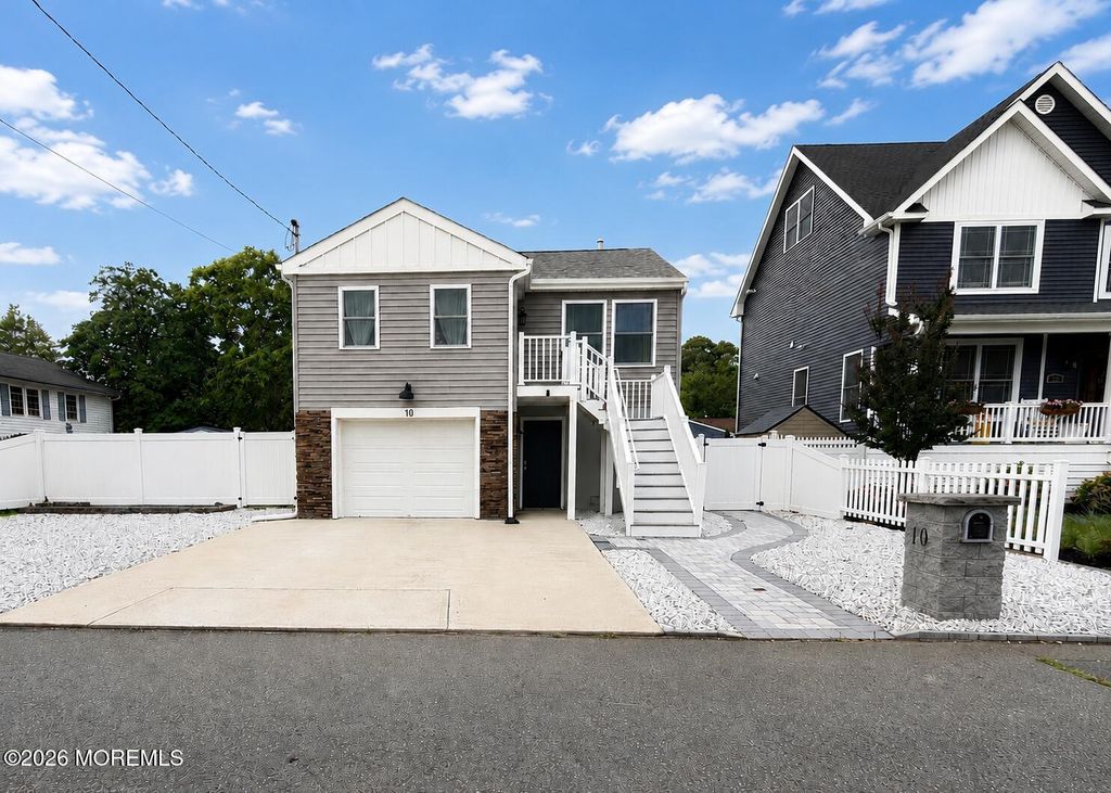10 Pine Tree Road, Toms River, NJ 08753