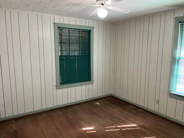 805 Dennis Ave, Leesville, LA 71446