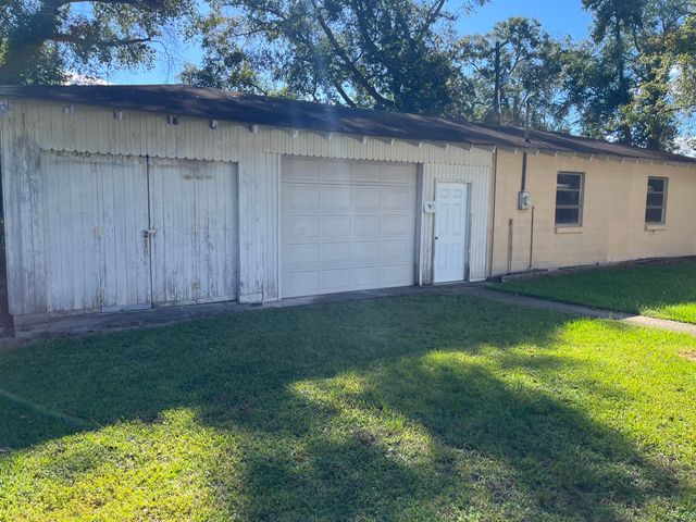 805 Dennis Ave, Leesville, LA 71446