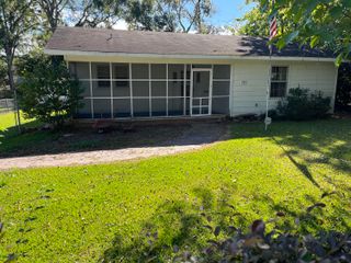 805 Dennis Ave, Leesville, LA 71446