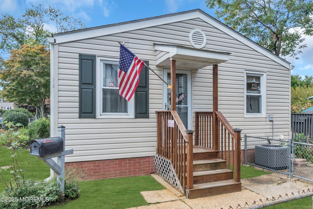 43 Barker Avenue, Shrewsbury Twp, NJ 07724