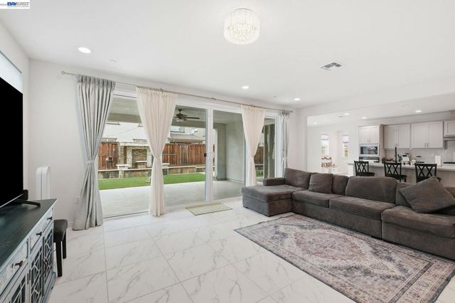 3039 Paxton Ct, Lathrop, CA 95330