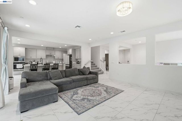 3039 Paxton Ct, Lathrop, CA 95330